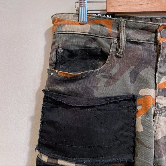 Jordan Craig Travis Cargo Shorts in Woodland - Picture 3 of 12
